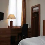 Hotel The Originals Du Grand Monarque Gare 2*