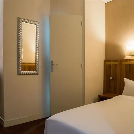 The Originals Du Grand Monarque Gare Hotel 2*