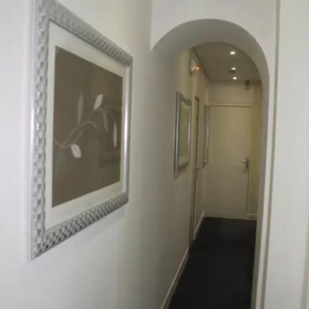 酒店 The Originals Du Grand Monarque Gare 2*