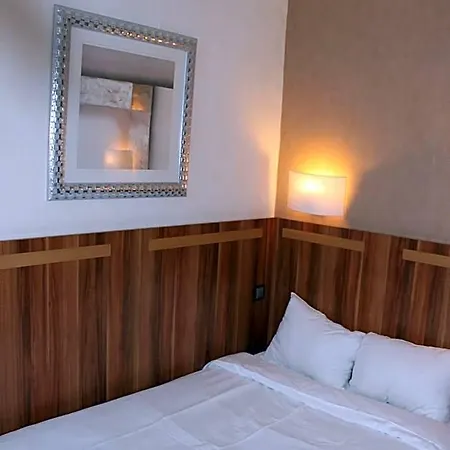 The Originals Du Grand Monarque Gare Hotel 2*
