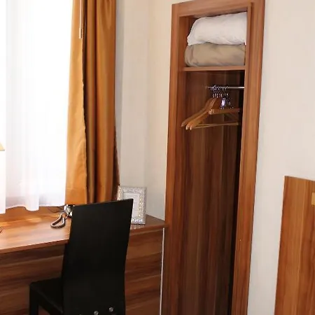Hotel The Originals Du Grand Monarque Gare