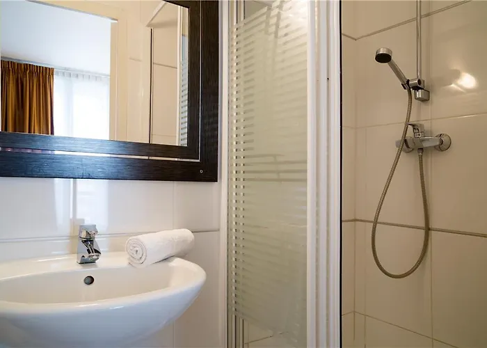 The Originals Du Grand Monarque Gare 2*