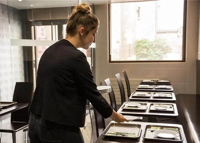 Hotel The Originals Du Grand Monarque Gare