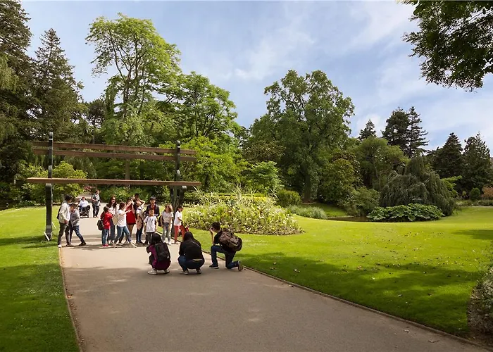 Hotel The Originals Du Grand Monarque Gare 2*