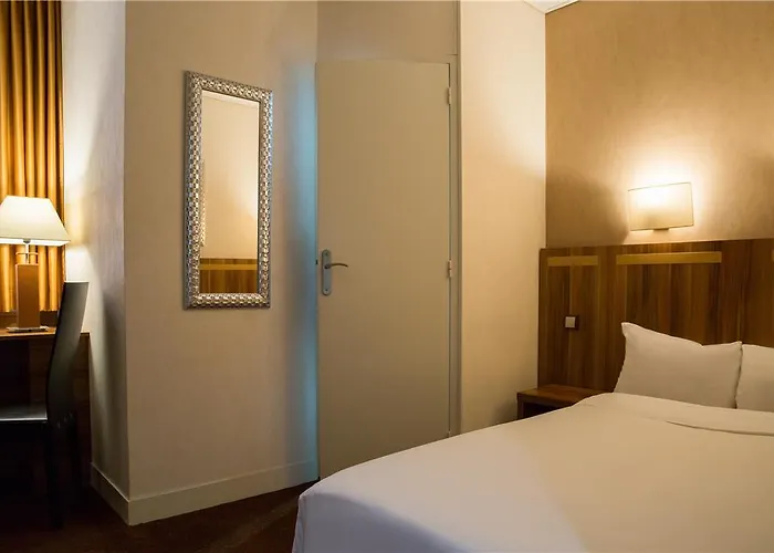 The Originals Du Grand Monarque Gare Hotel 2*