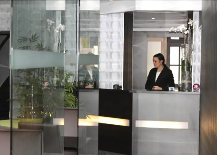 The Originals Du Grand Monarque Gare Hotel 2*