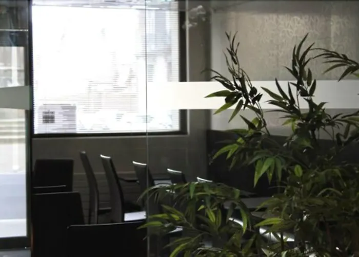 Hotel The Originals Du Grand Monarque Gare 2*