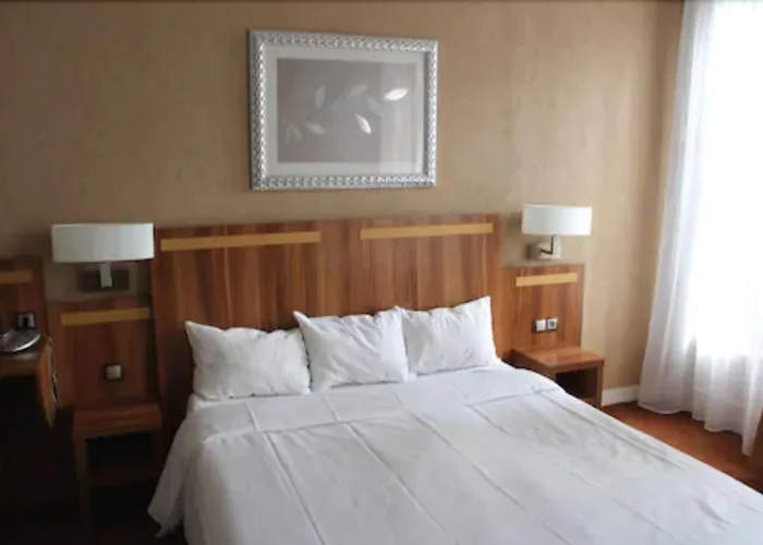 The Originals Du Grand Monarque Gare Hotel 2*