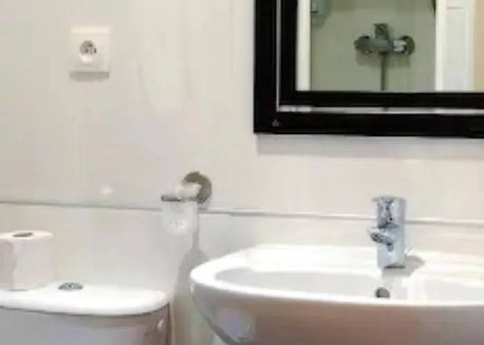 Hotel The Originals Du Grand Monarque Gare 2*