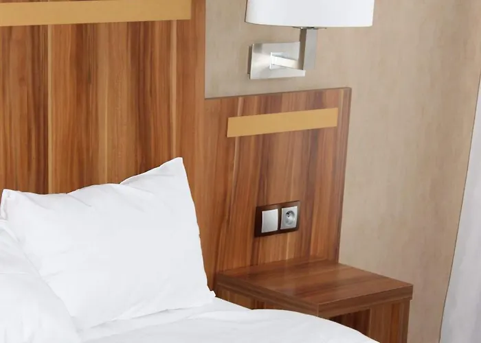 The Originals Du Grand Monarque Gare Nantes