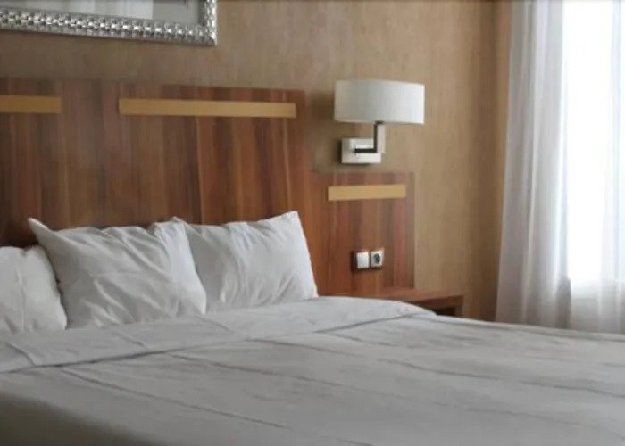 Hotel The Originals Du Grand Monarque Gare Nantes