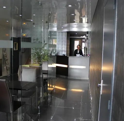 The Originals Du Grand Monarque Gare Hotel 2*