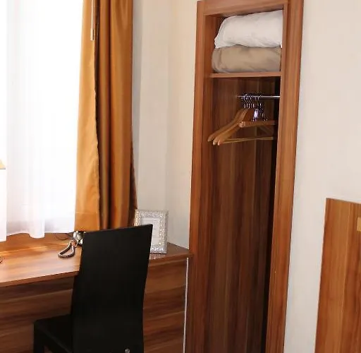 Hotel The Originals Du Grand Monarque Gare