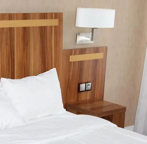 The Originals Du Grand Monarque Gare 2*