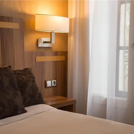 Hotel The Originals Du Grand Monarque Gare