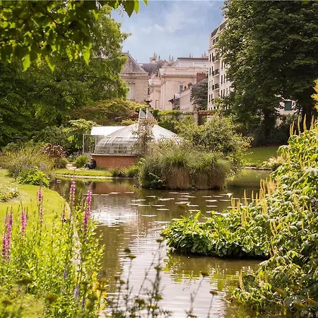 Hotel The Originals Du Grand Monarque Gare 2*