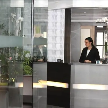 The Originals Du Grand Monarque Gare Hotel 2*