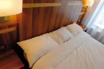 Hotel The Originals Du Grand Monarque Gare 2*